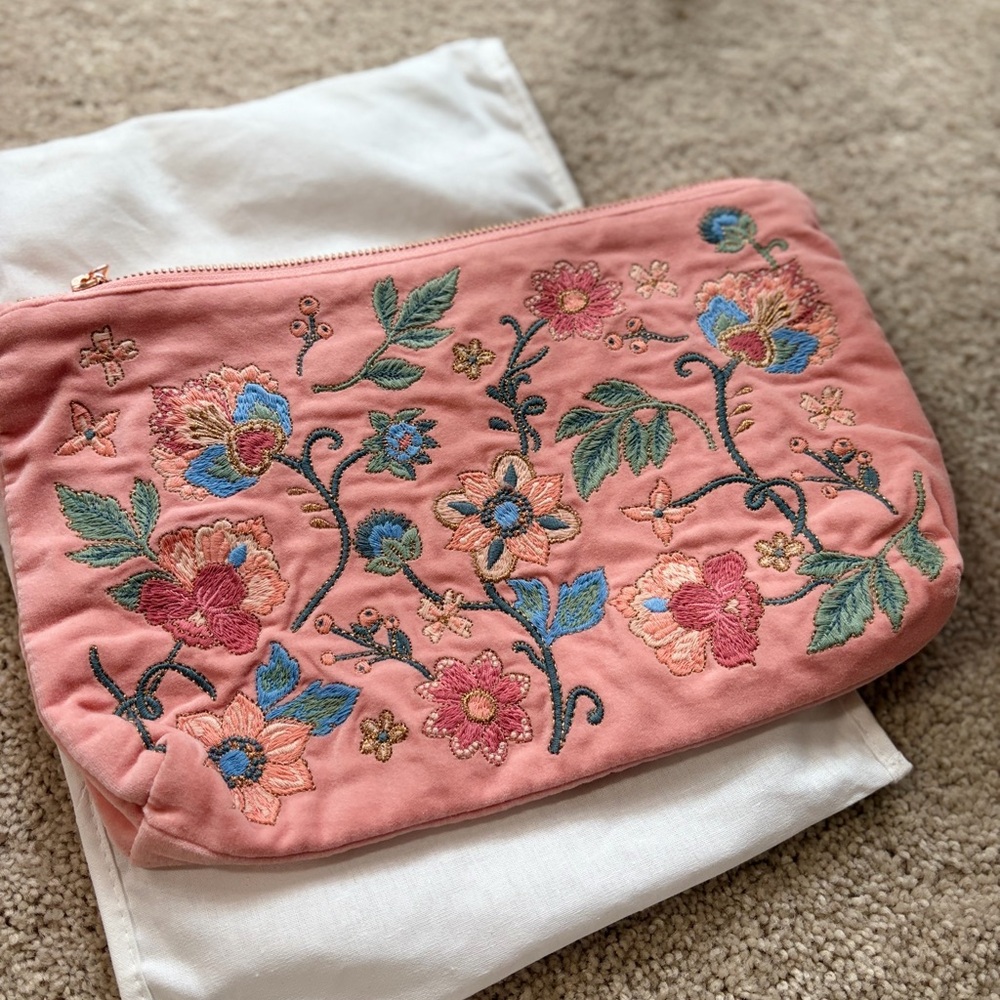 Elizabeth Scarlett Embroidered Pink Floral Clutch/Bag